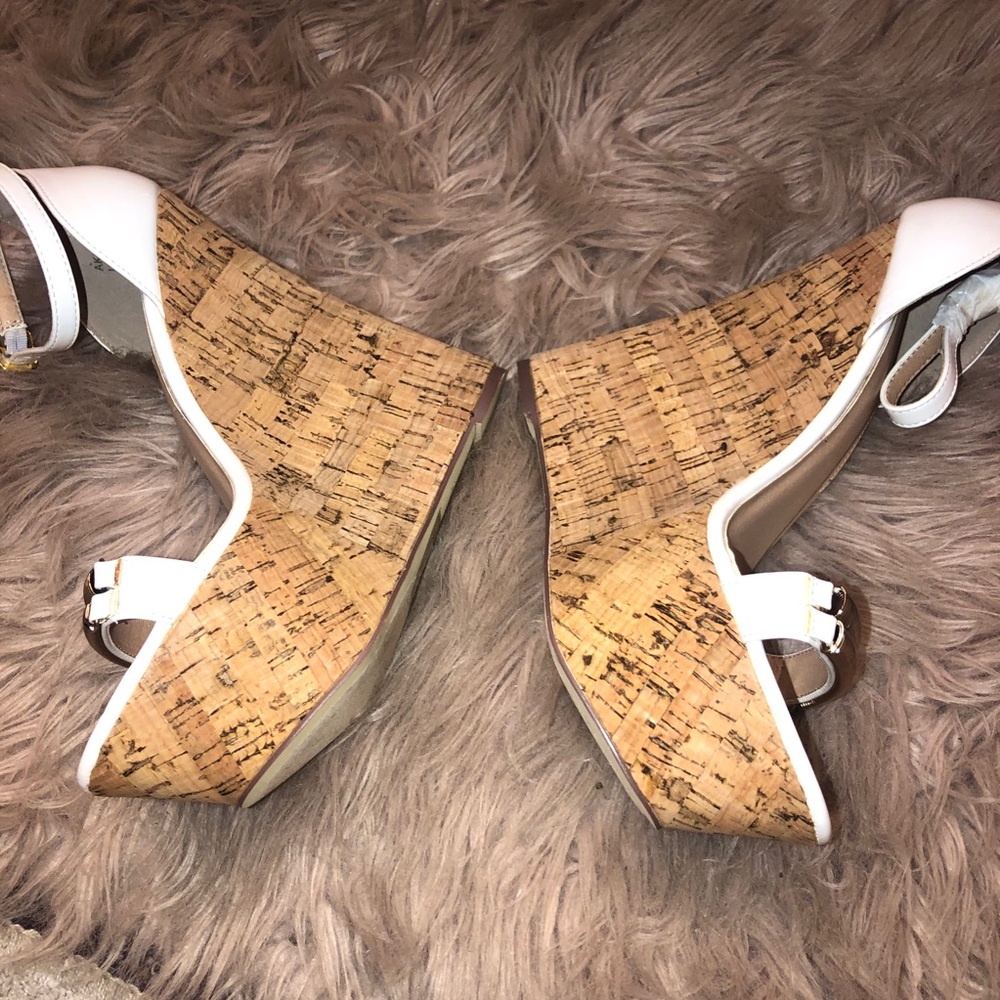 Wedge - Picture 2 of 3